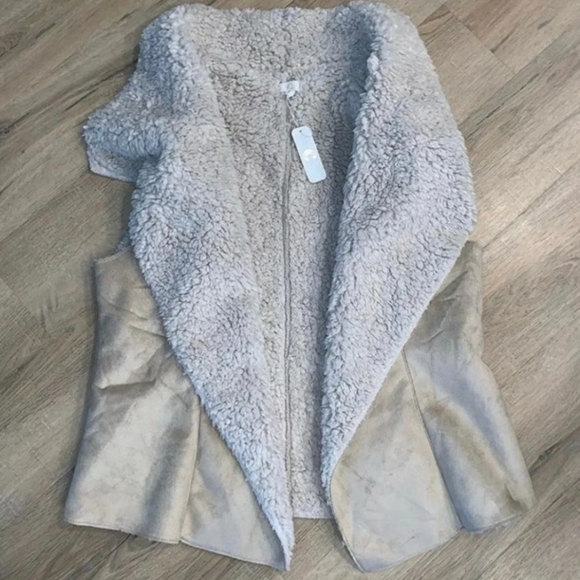 Charming Charlie Sherpa Vest - Picture 2 of 2